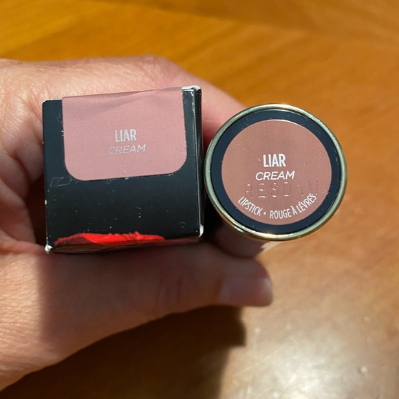 Urban Decay Vice Lipstick Liar - Picture 9 of 16